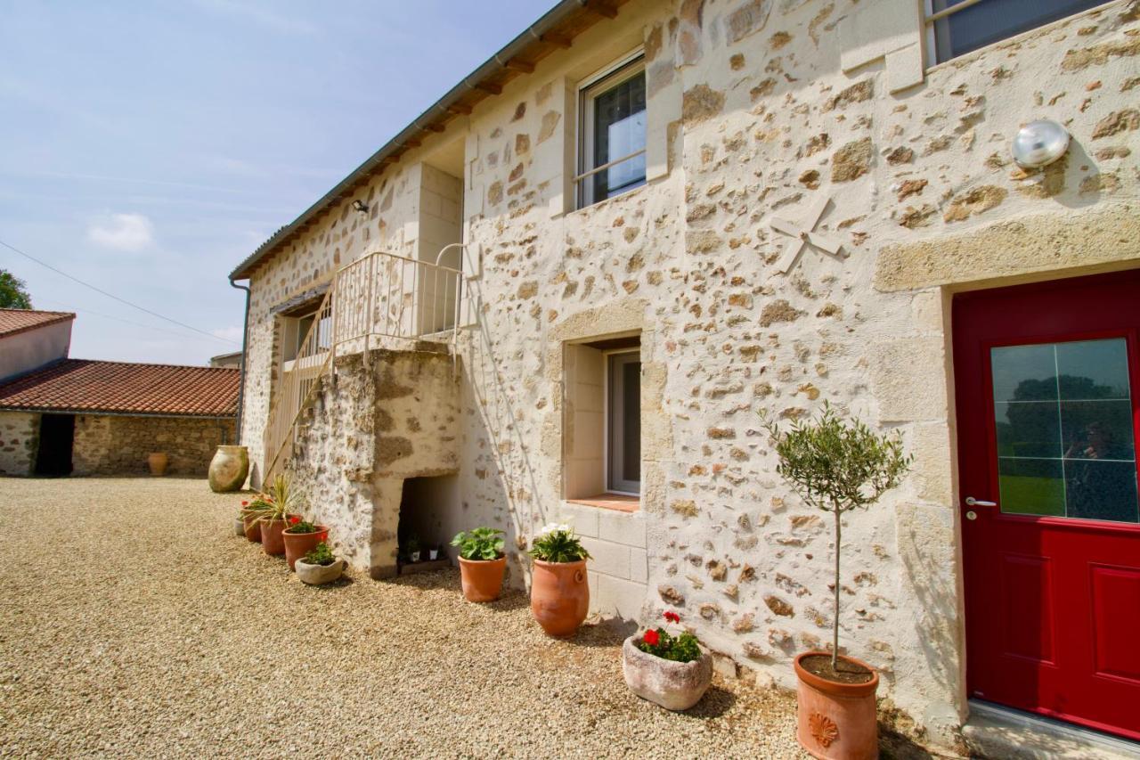 O Trois Oliviers Bed & Breakfast Louin Exterior photo