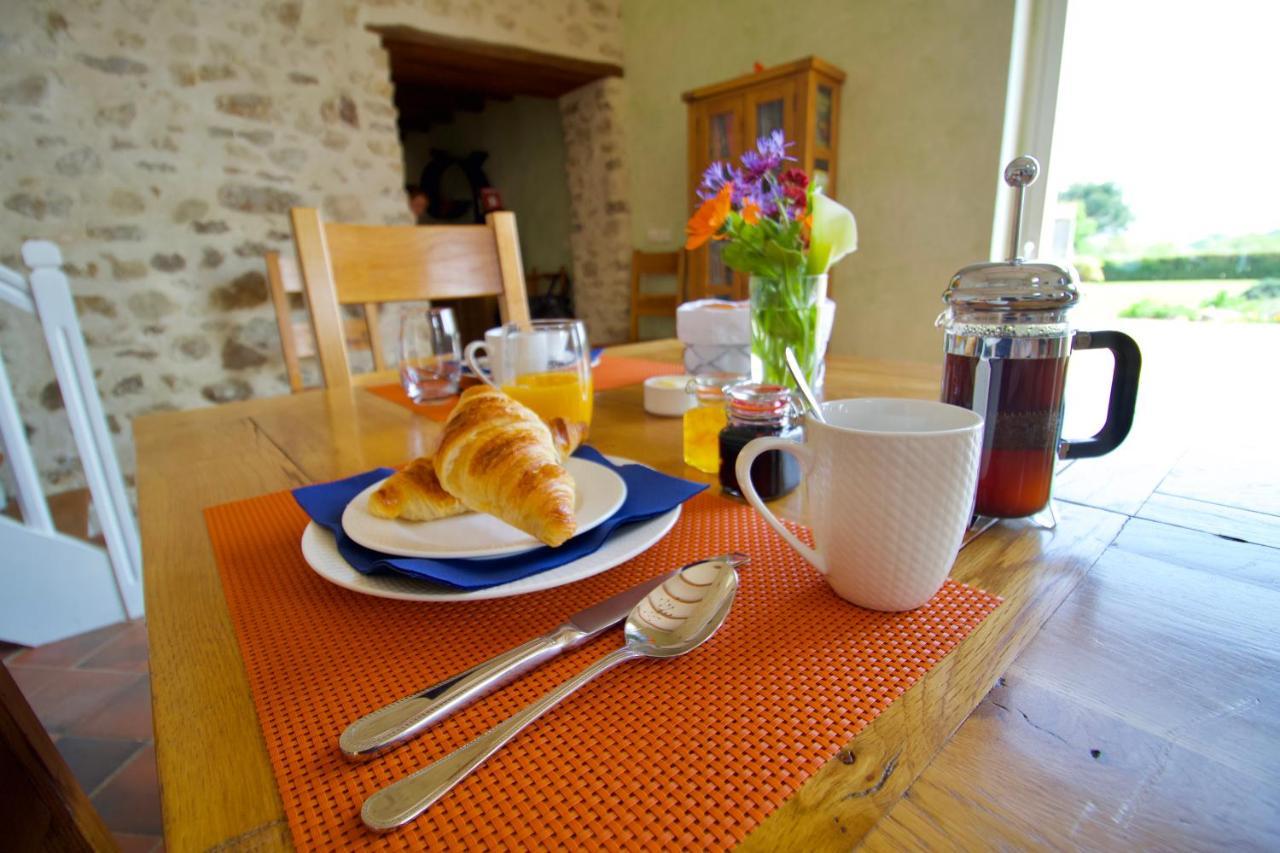 O Trois Oliviers Bed & Breakfast Louin Exterior photo