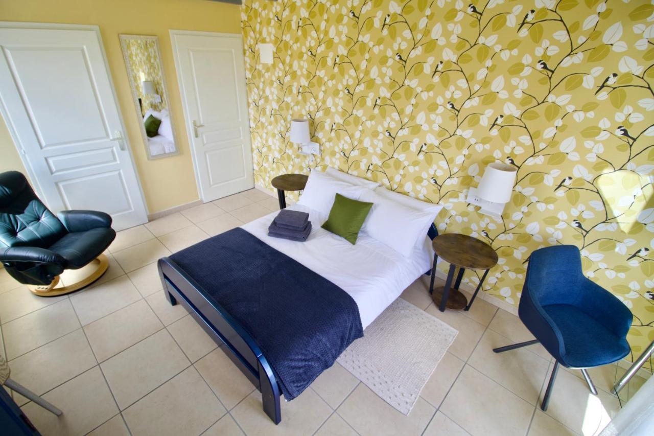 O Trois Oliviers Bed & Breakfast Louin Exterior photo