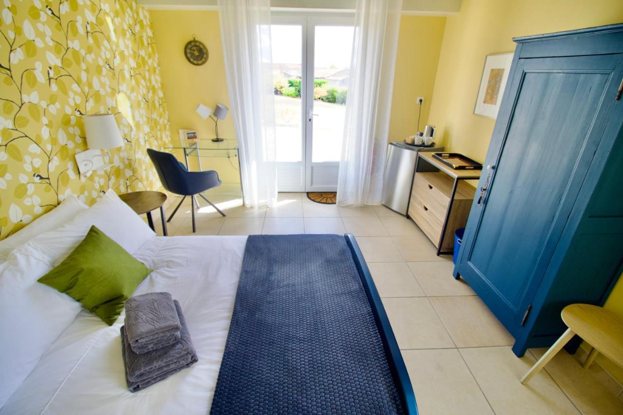 O Trois Oliviers Bed & Breakfast Louin Exterior photo